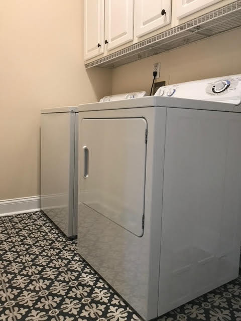 Building Photo - 5601 Fairview Rd