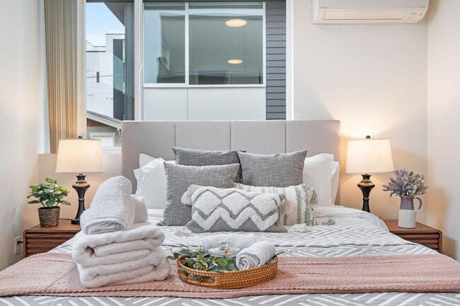 Building Photo - 34 W Cremona St