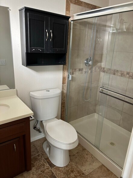 Building Photo - 705 W Graaf Ave