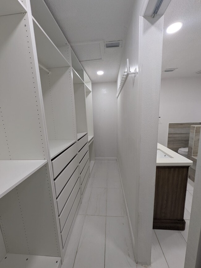 Building Photo - 4537 Malik Cresent