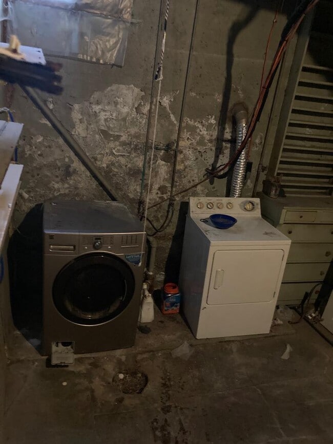 Building Photo - 2313 Vodeli St