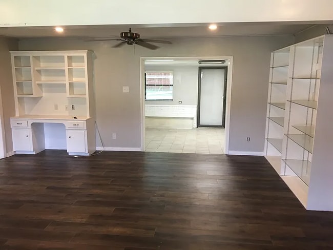 Building Photo - 621 Mink Dr