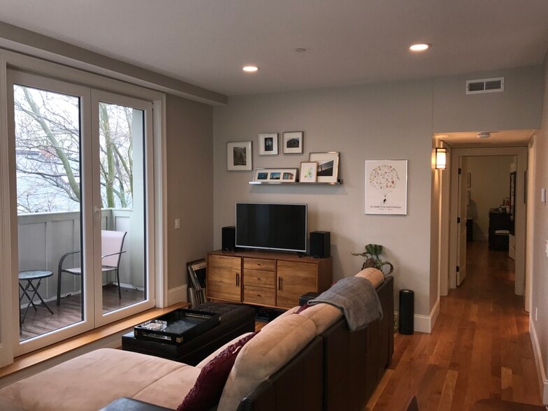 Building Photo - 168 Hampshire St