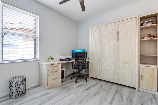 Building Photo - ** REFLECTION LAKES ** 4 BED / 2 BATH - PO...