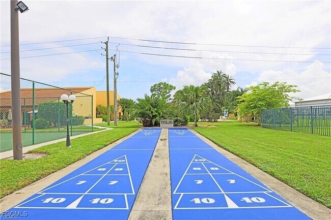 Building Photo - 6150 Whiskey Creek Dr