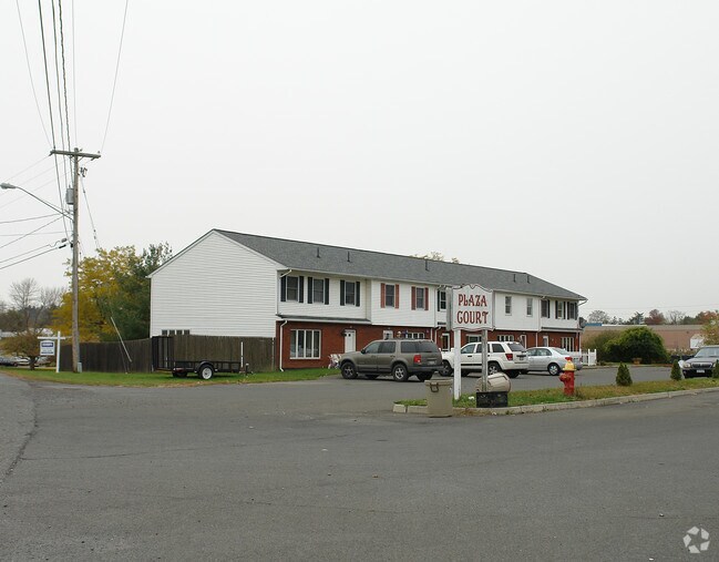 Building Photo - Plaza Court