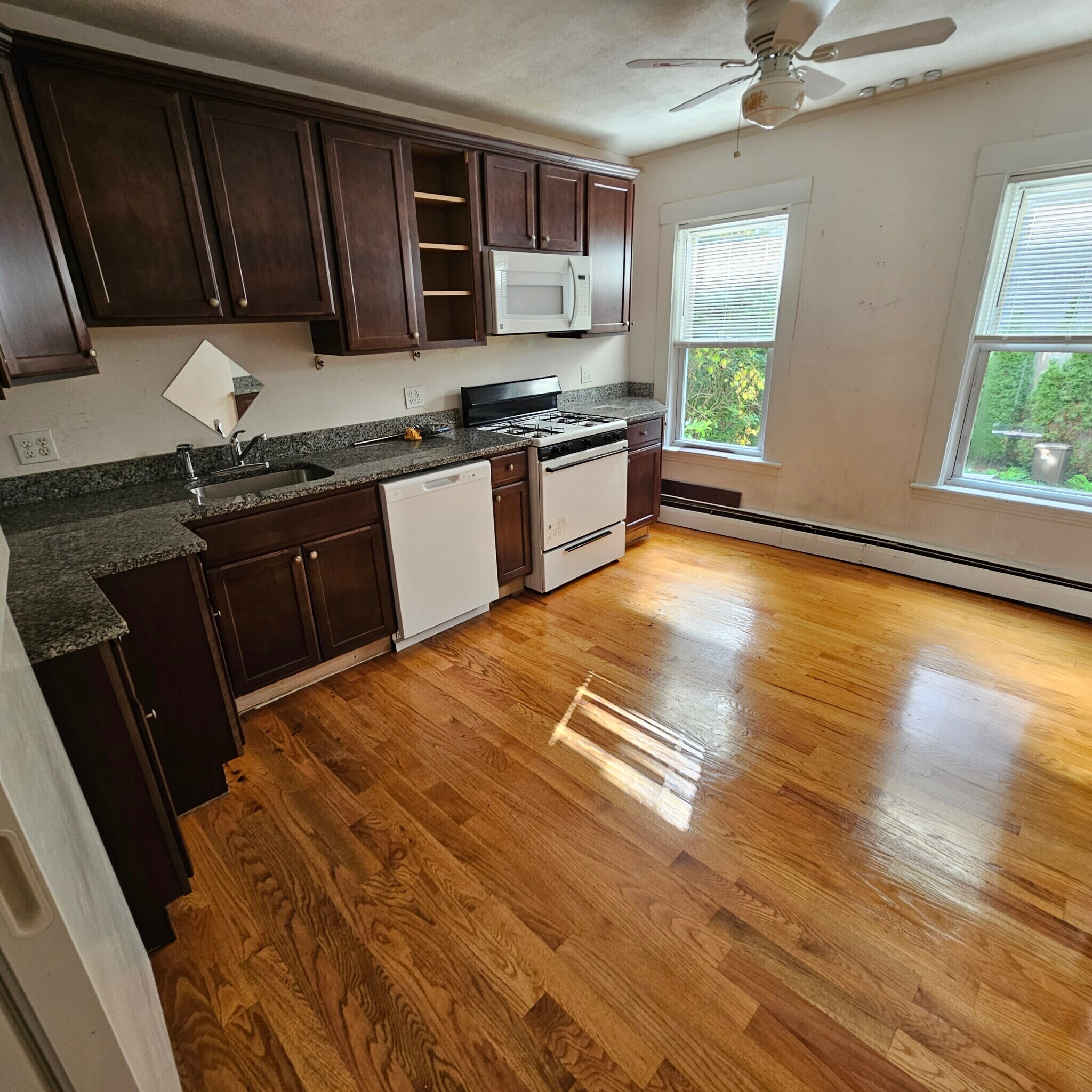 Building Photo - 5 Lawrence St