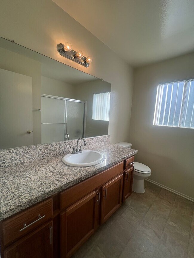 Building Photo - 3 Bedroom 2 Bath Home ,