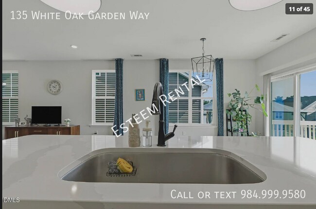 Building Photo - 135 White Oak Gdn Wy