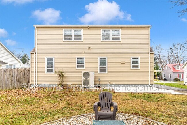 Building Photo - 11025 Rosewood Dr