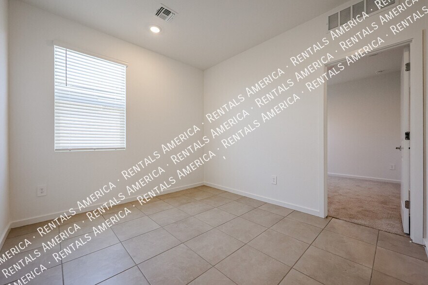 Building Photo - 3380 N Camden Dr