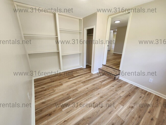 Building Photo - $1,225 - 3 bed 1 bath - Newly Renovated Single Family Home *COMING SOON*