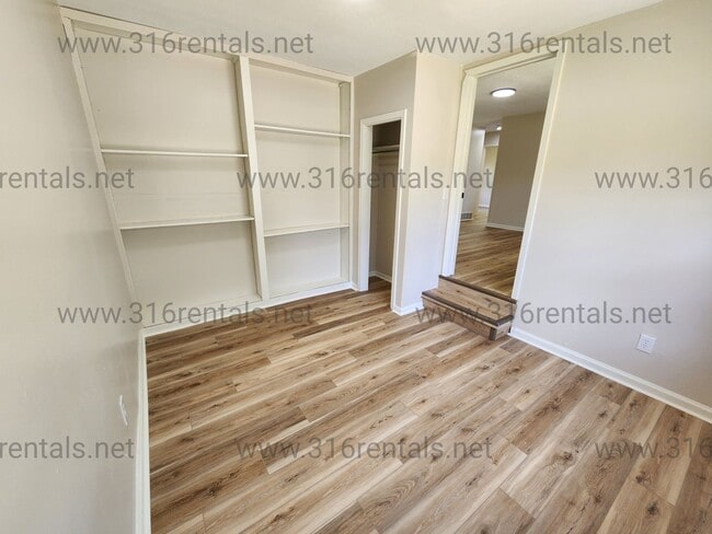Building Photo - $1,250 - 3 bed 1 bath - Newly Renovated Si...