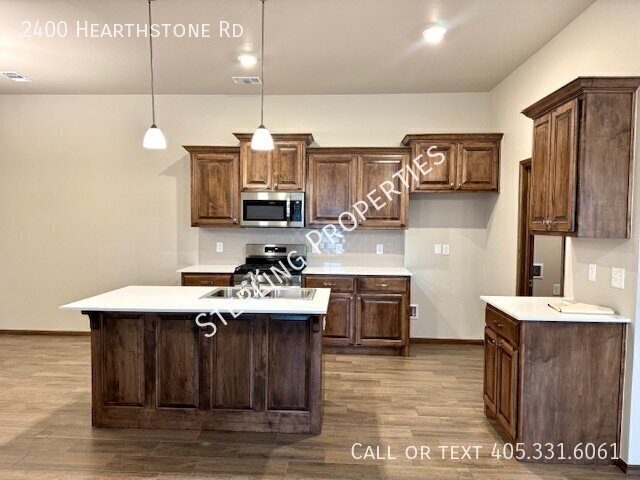 Building Photo - 2400 Hearthstone Rd