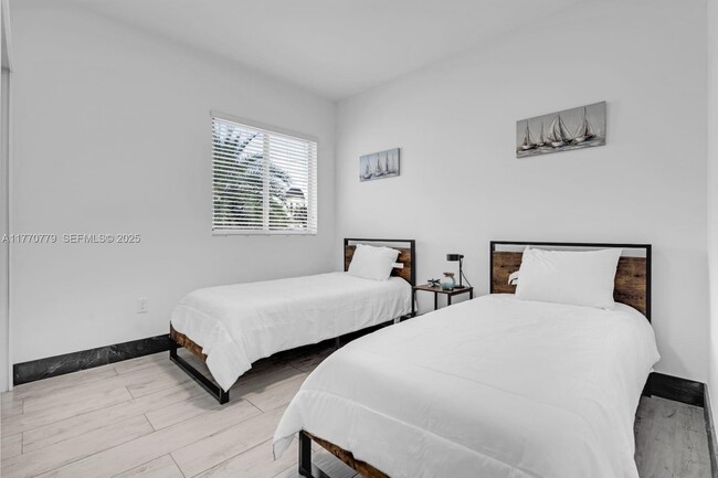 Building Photo - 15450 NW 2nd Ave