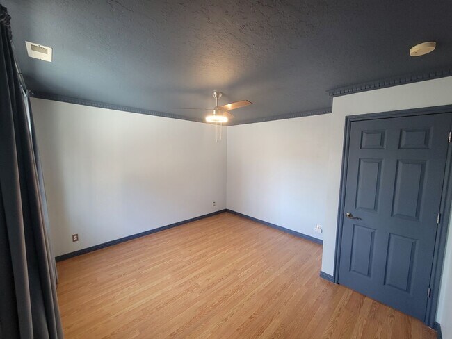 Building Photo - 260 N Bliss Ct