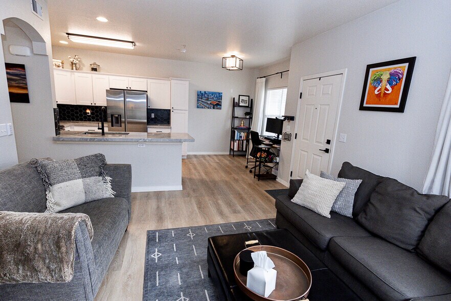 Building Photo - 9369 Amison Cir