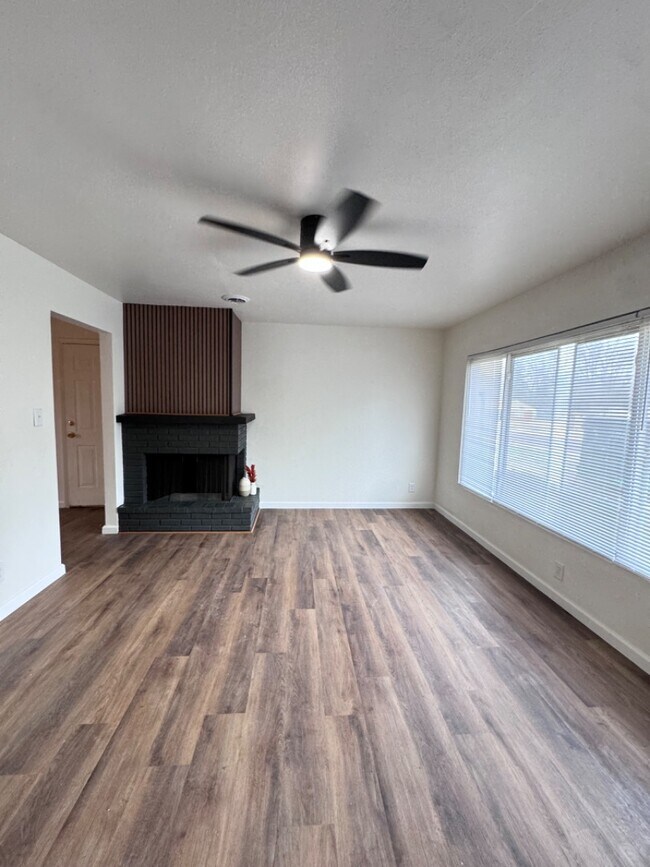 Building Photo - 1609 Foster Dr