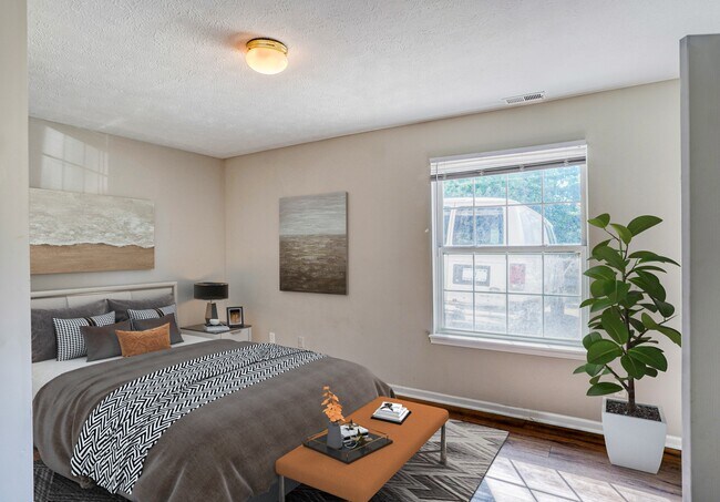 Building Photo - Holloway Street Apartments