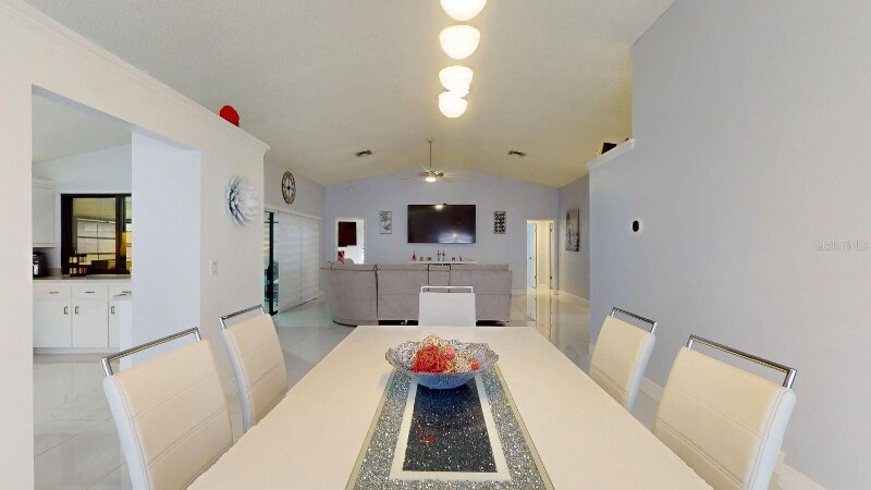 Building Photo - 8141 Golf Club Ct