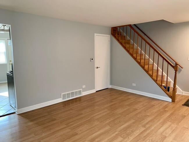 Building Photo - 822 Colonial Dr