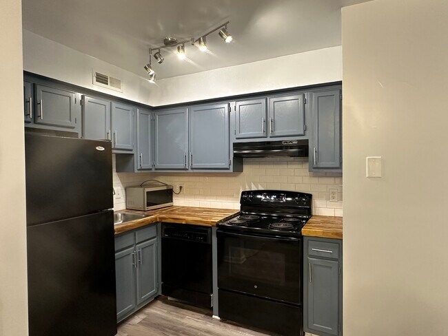 Building Photo - 1301 Hampton Blvd