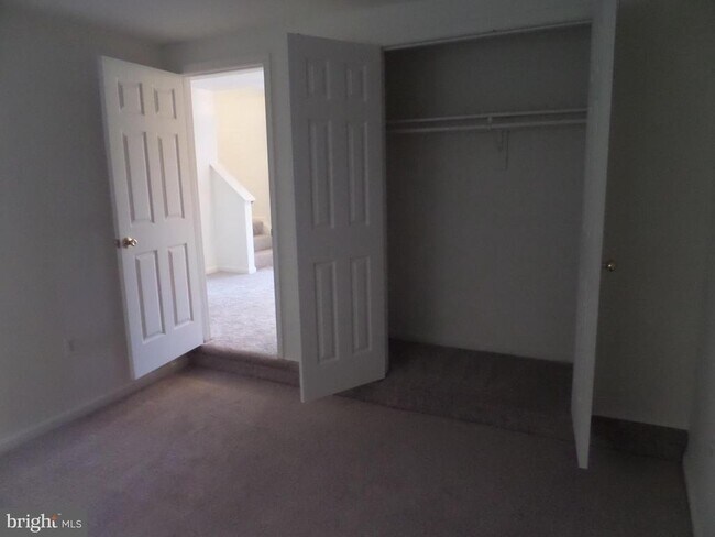 Building Photo - 836 Linfield Terrace NE