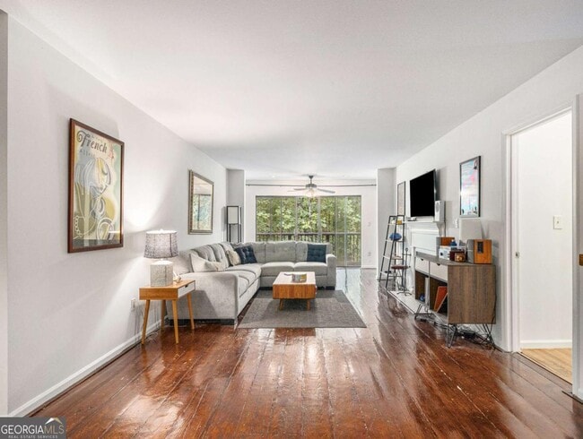 Building Photo - 3307 Pine Heights Dr NE