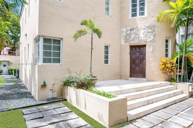 Building Photo - 32 Calabria Ave