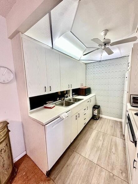 Building Photo - 2067 Cornwall D