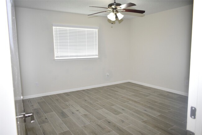 Building Photo - 2511 Maple Tree Ct