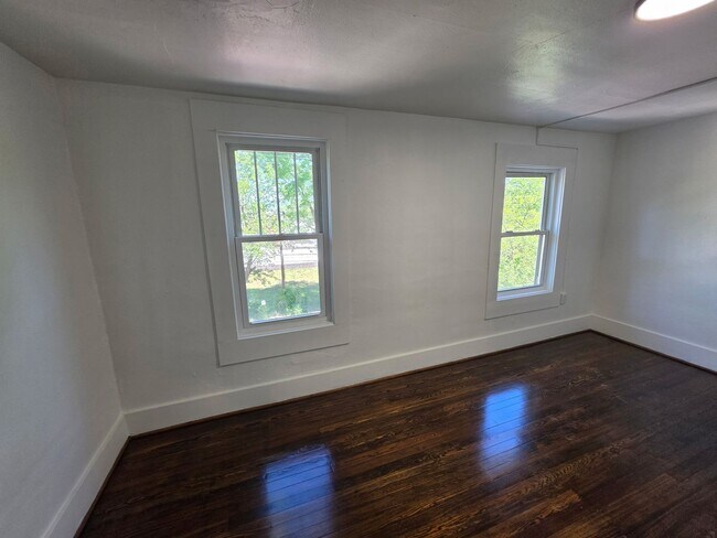 Building Photo - 3 br 1 bath house