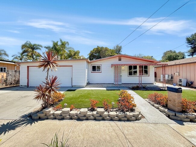 Primary Photo - Beautiful 4B/2BA House in Clairemont w/ La...