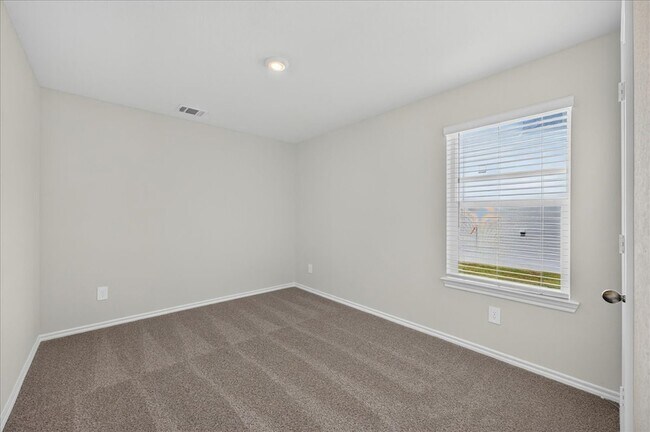 Building Photo - 717 Sweet Pea Dr