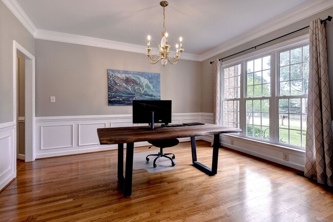 Building Photo - Spacious 5BR/4BA Home in Yorktown – Convenient Location and Comfortable Living
