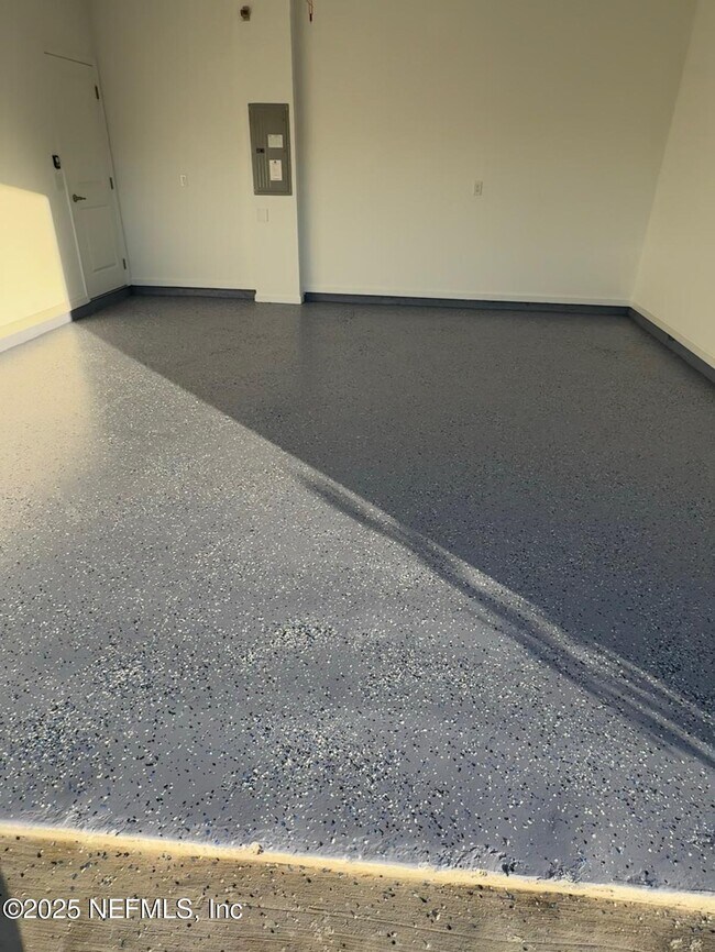 Building Photo - 213 Silver Myrtle Ct