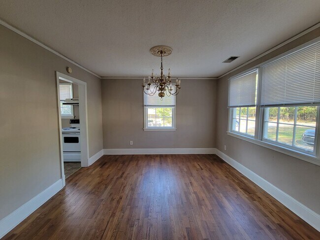 Building Photo - 2 Bedroom House off of Ogelthorpe Avenue