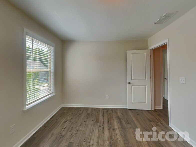 Building Photo - 196 Chapelcrest Ln