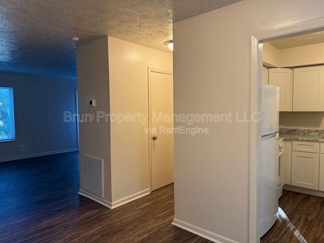 Building Photo - 1204 Glade Hill Dr