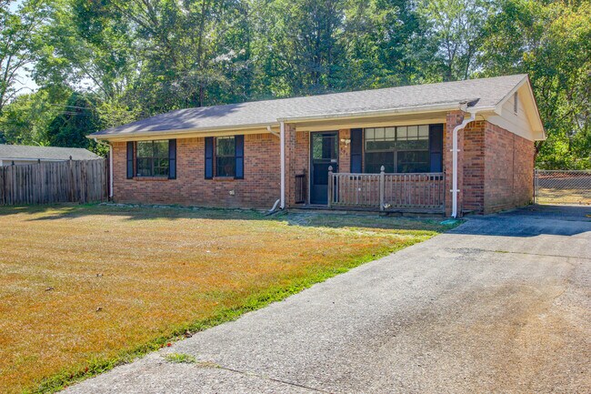Building Photo - 554 Roselawn Dr
