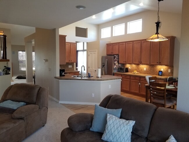 Building Photo - Amazing Tallyn's Reach Home