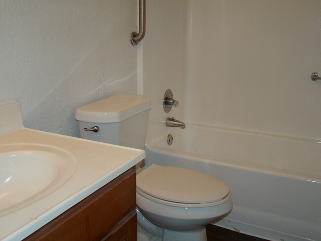Building Photo - SPECIOUS ONE BEDROOM THEY ARE GOING VERY FAST