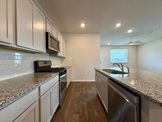 Building Photo - 904 Vogel Dr