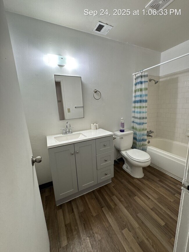 Building Photo - 2156