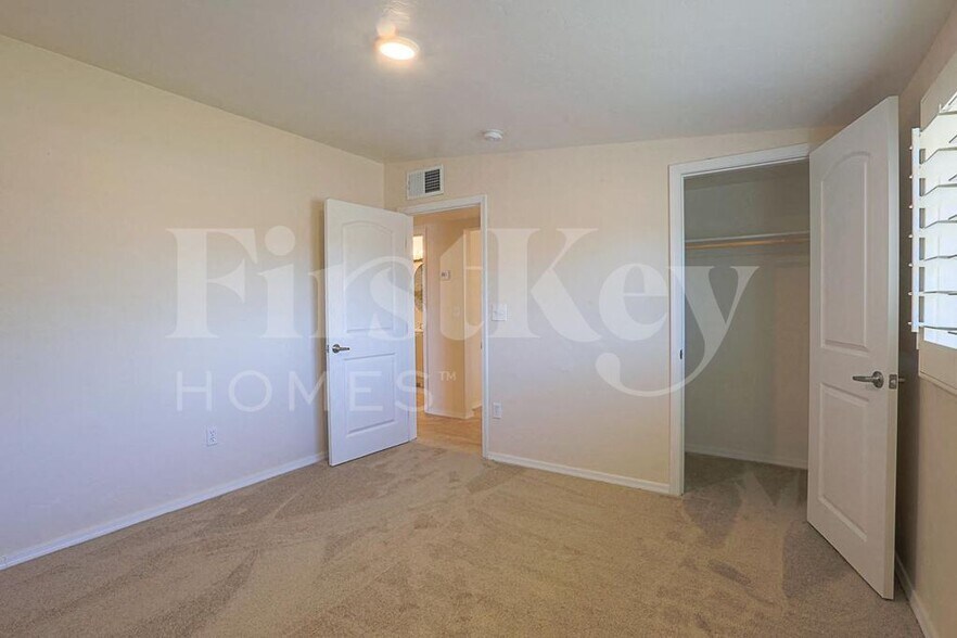 Building Photo - 1124 W Cinnabar Ave