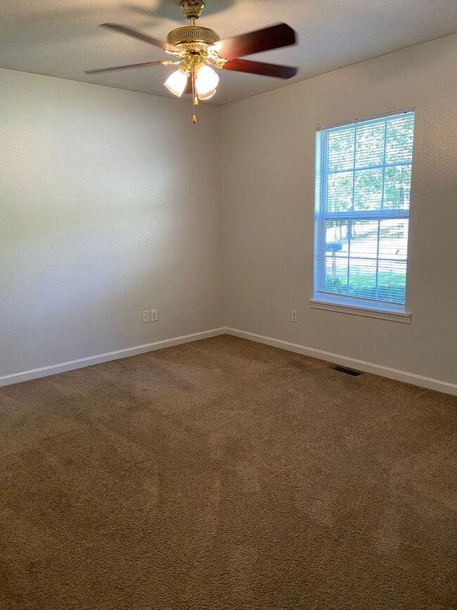 Building Photo - Single-Family Home in Branson