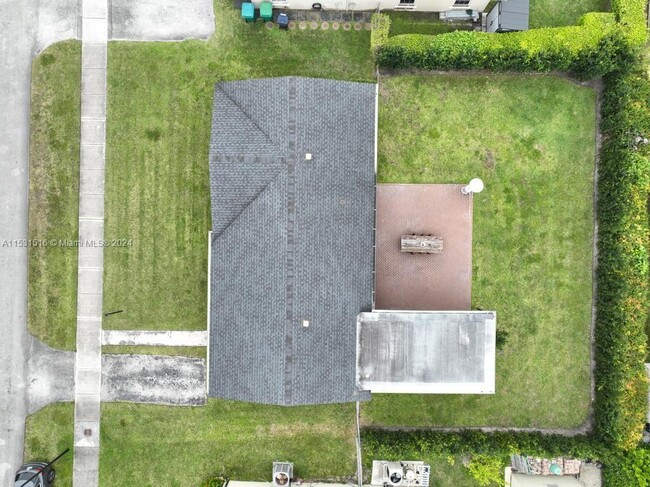 Building Photo - 5210 SW 128th Ct