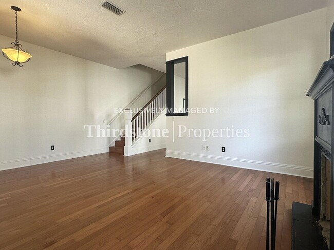 Building Photo - 1446 Silver St
