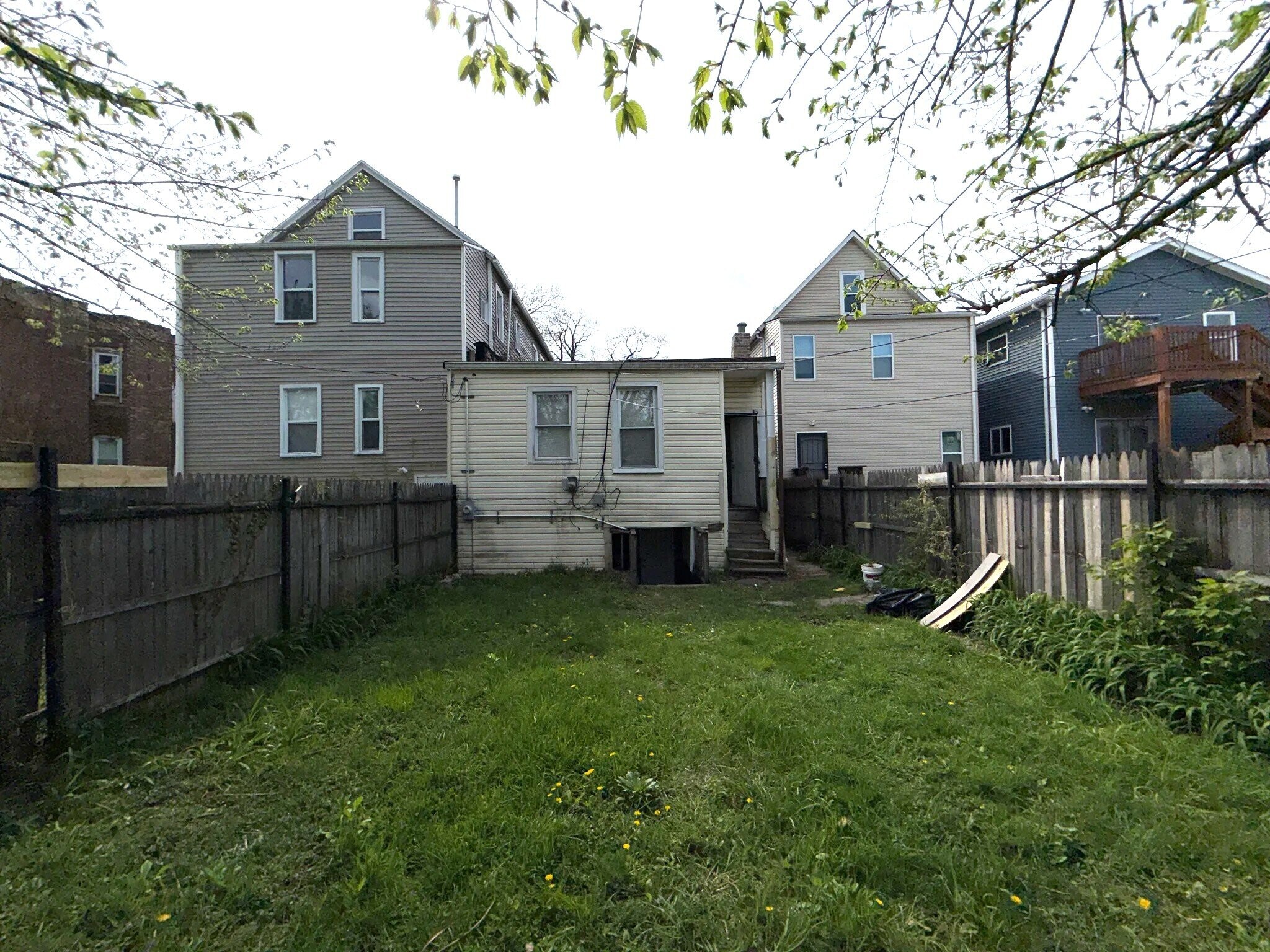 Building Photo - 7423 S St Lawrence Ave