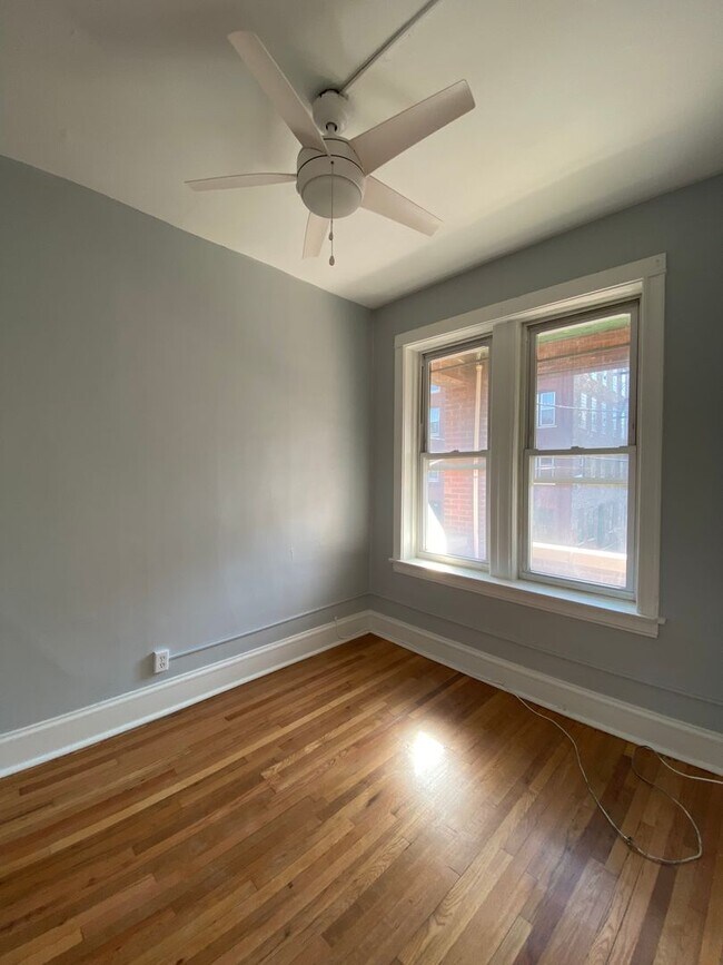 Building Photo - 3 bedroom rehab in the heart of Ukrainian Village